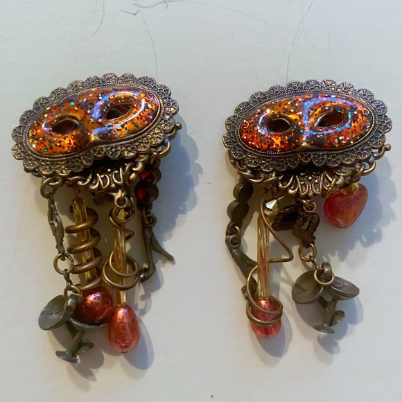 Banana Bob Masquerade earrings - Picture 1 of 1